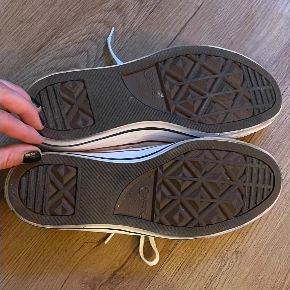 Converse White Low Top Sneakers - Picture 7 of 7